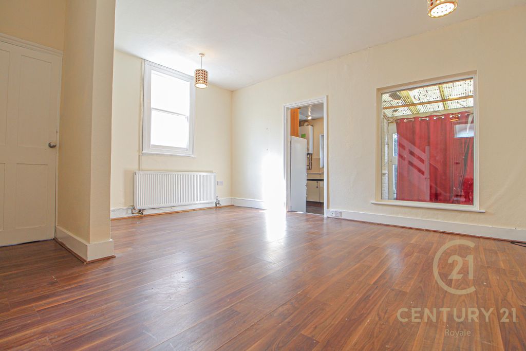 Property photo 3 of 12
