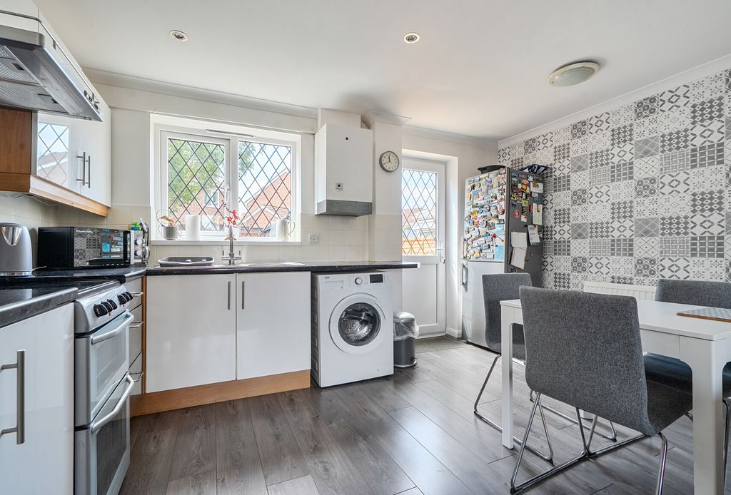 Property photo 3 of 16 Kitchen/Breakfast