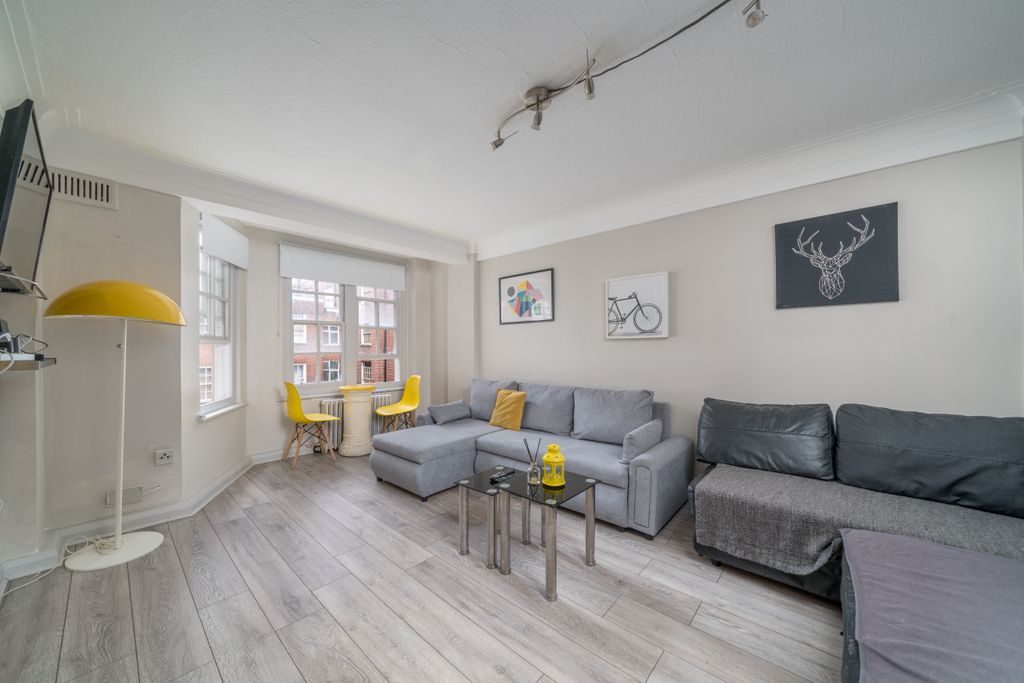 Property photo 1 of 11 Living Room