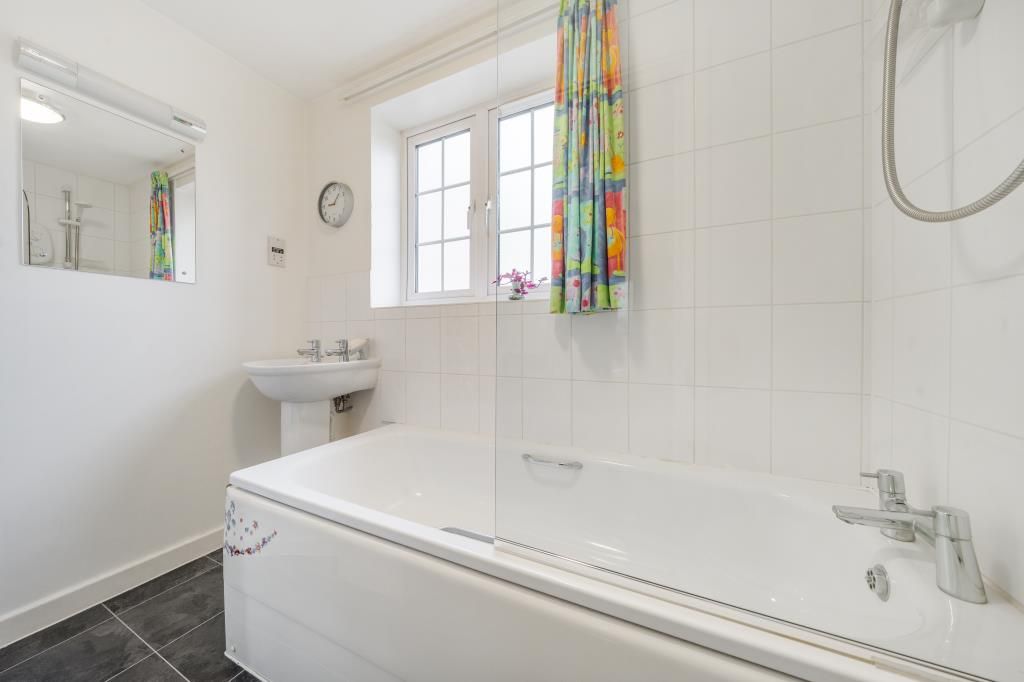 Property photo 2 of 21 Bathroom