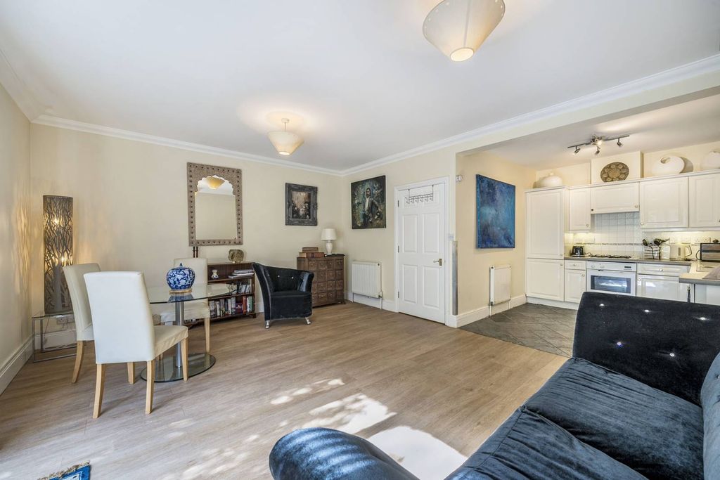 Property photo 3 of 7