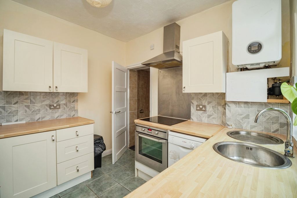 Property photo 3 of 17 Photo