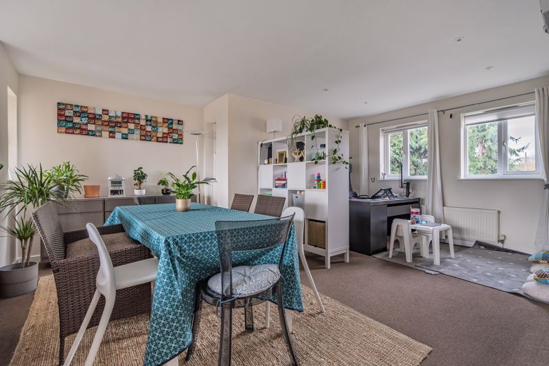 Property photo 3 of 11 Dining Area