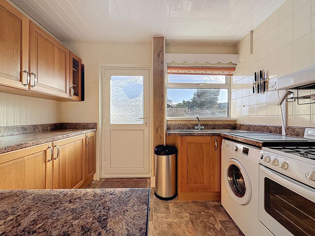 Property photo 3 of 27 Kitchen