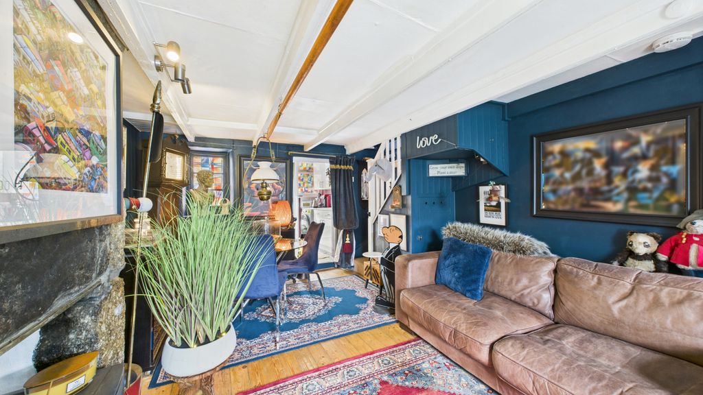 Property photo 3 of 11 Gallery