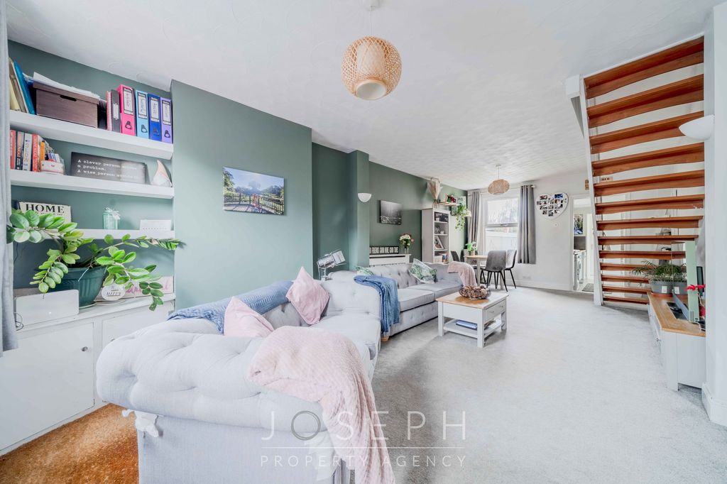 Property photo 3 of 12