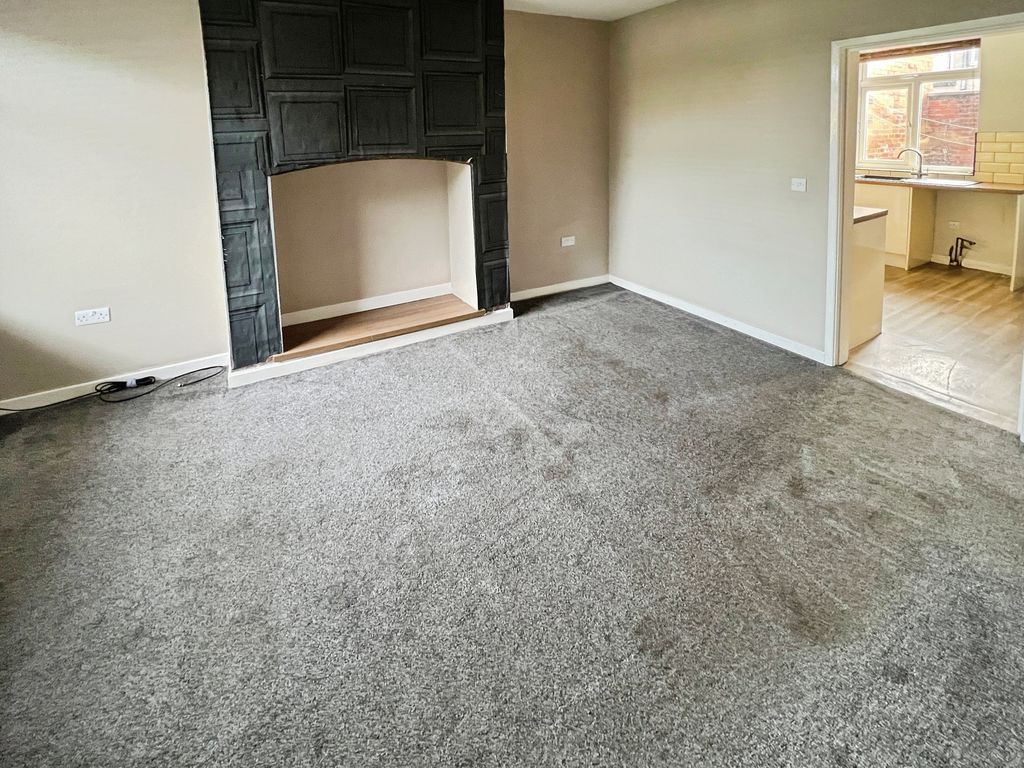 Property photo 3 of 13 Lounge