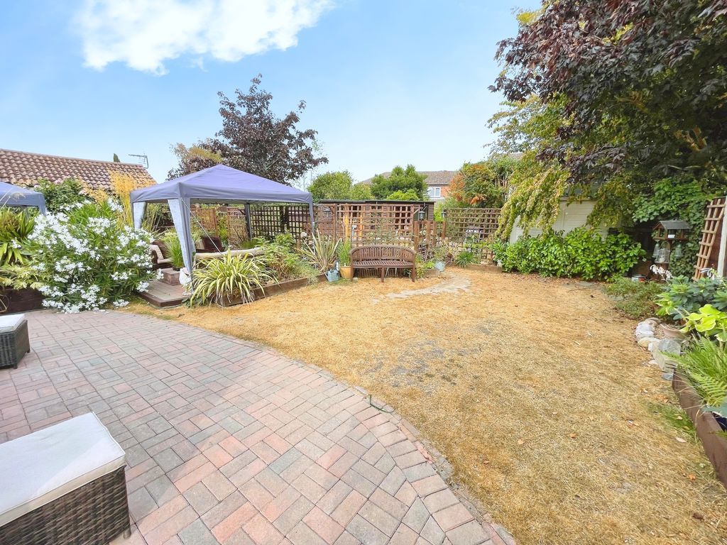 Property photo 2 of 27 Church Road