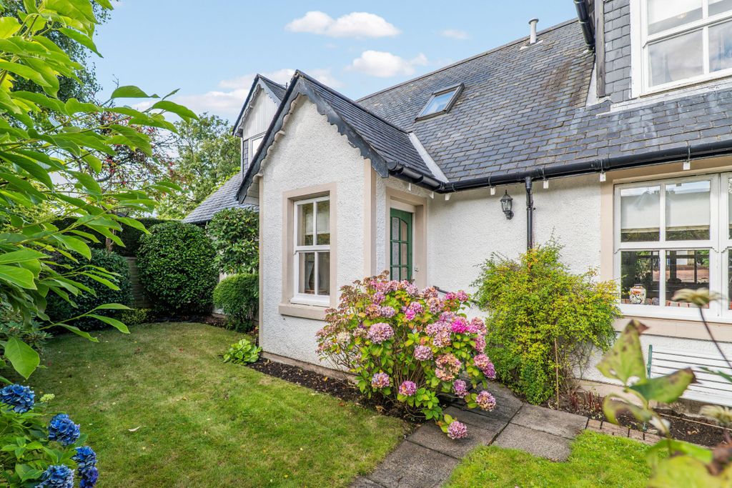 Property photo 2 of 39