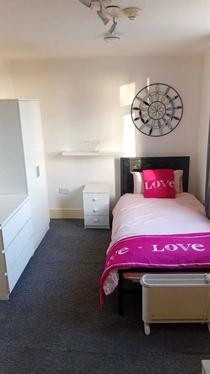 Property photo 1 of 3