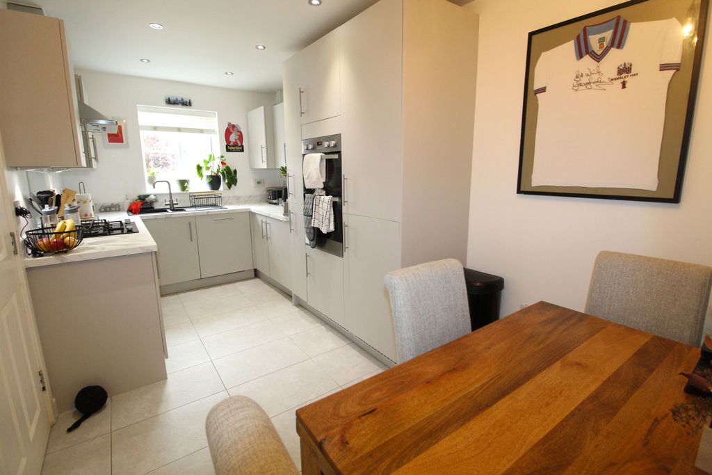 Property photo 2 of 19 Kitchen Diner