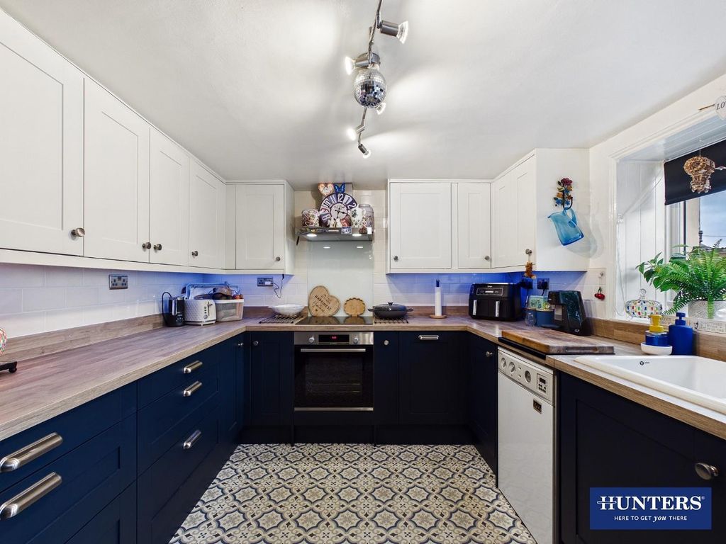 Property photo 3 of 19 Dining Kitchen