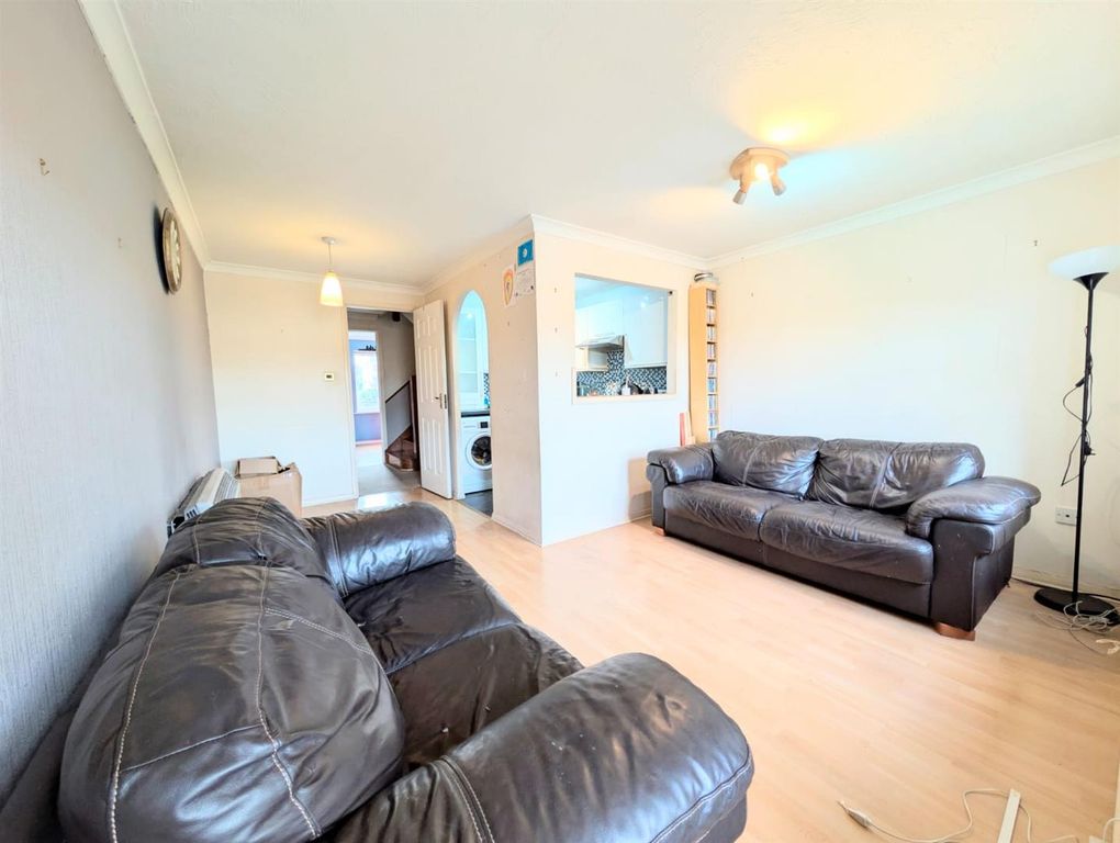 Property photo 2 of 11 7987106F-9E8c-4E87-85c4-7F041d00Dd4F.Jpg