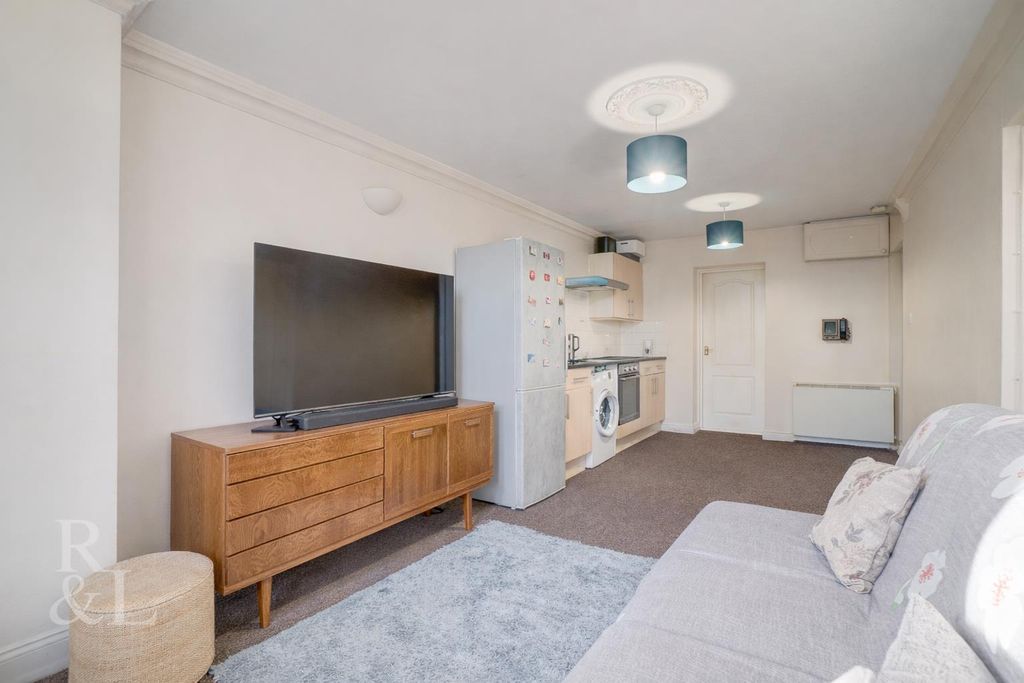 Property photo 2 of 8 9c645380-0Fe5-445F-Af10-8c3c60B4Ec9d.Png