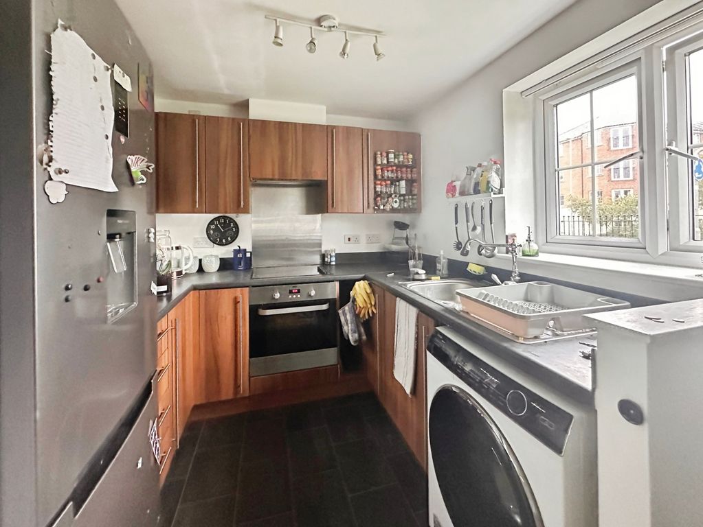 Property photo 3 of 6 Kitchen