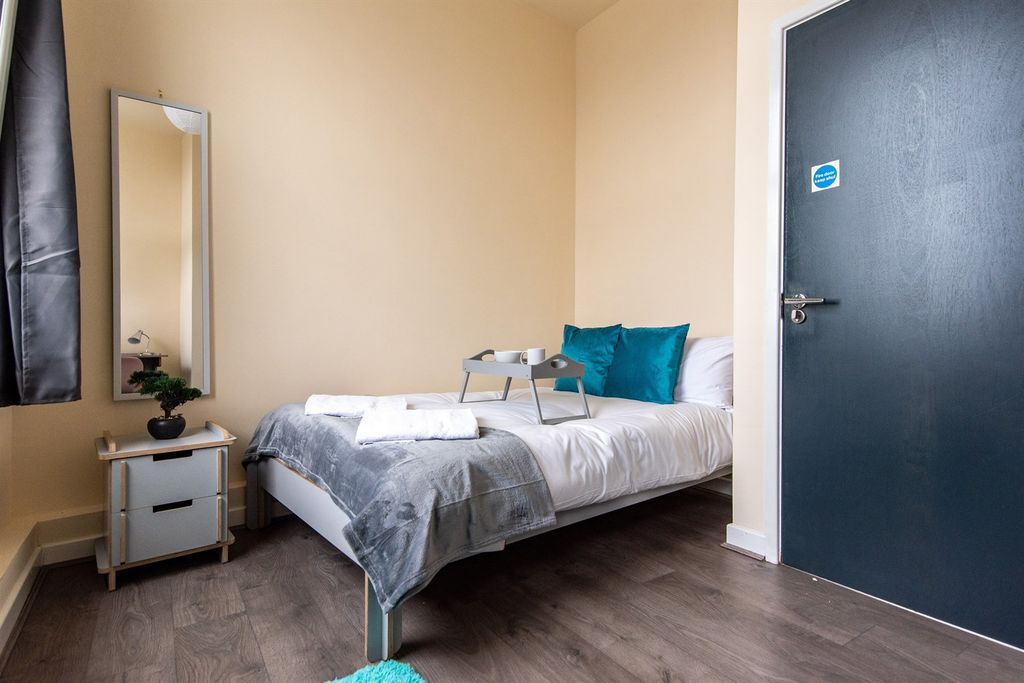 Additional image 16 of 5 bed flat to rent5-7 South Parade NG1