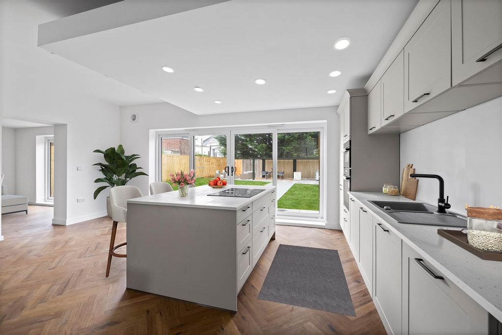 Property photo 3 of 10 Kitchen/Diner