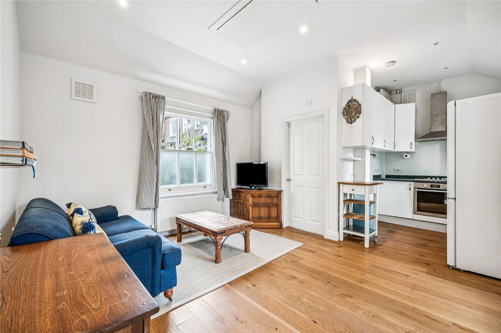 Property photo 2 of 9 Picture No. 11