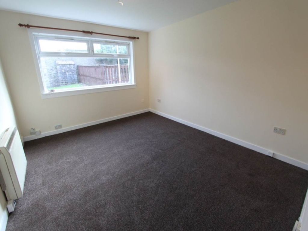 Property photo 3 of 5 Living Room