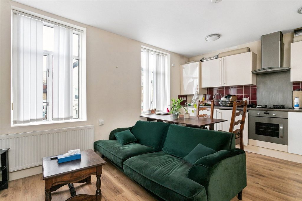 Property photo 2 of 8 Picture No. 12