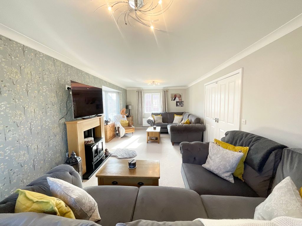 Property photo 3 of 33