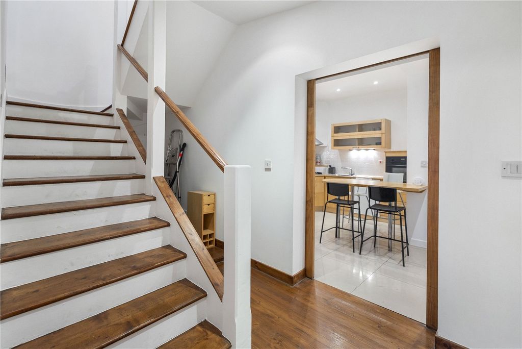 Property photo 2 of 19 Iona Street