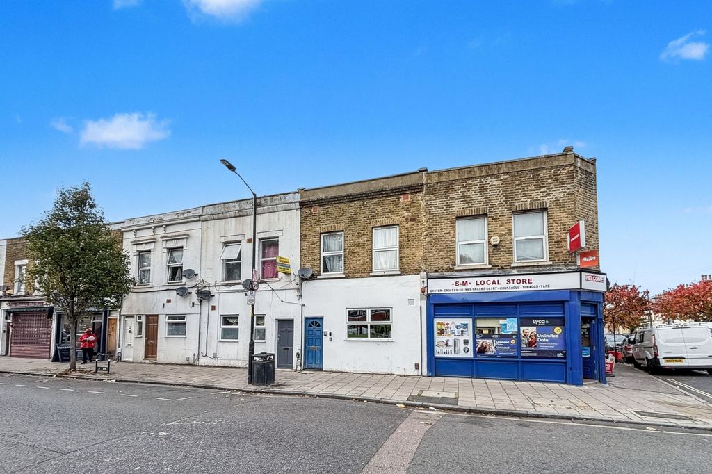 Property photo 2 of 17 76A Meeting House Lane, Peckham, London Se15 2Tx