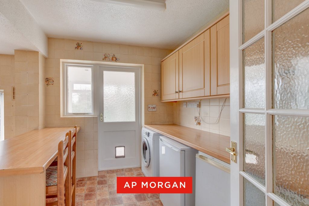 Property photo 2 of 16 Picture No. 27