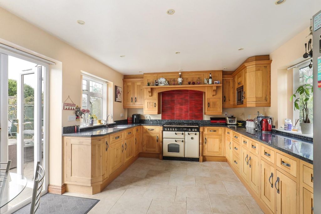 Property photo 2 of 38 Ph52_6480547.Jpg