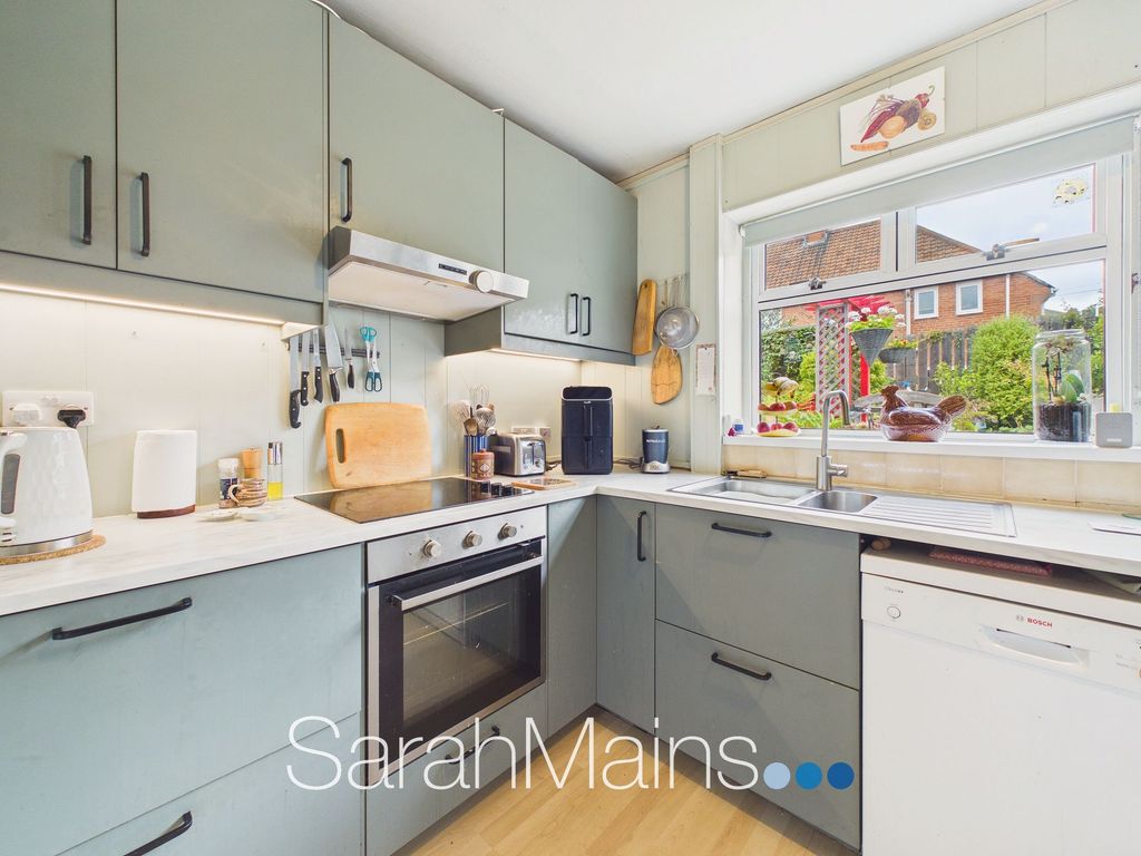 Property photo 2 of 11 Kitchen