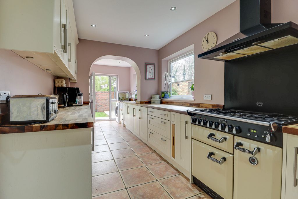 Property photo 3 of 29 Kitchen