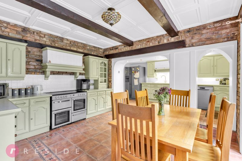 Property photo 2 of 34 Breakfast Kitchen