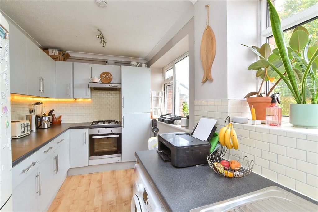 Property photo 2 of 8 Kitchen