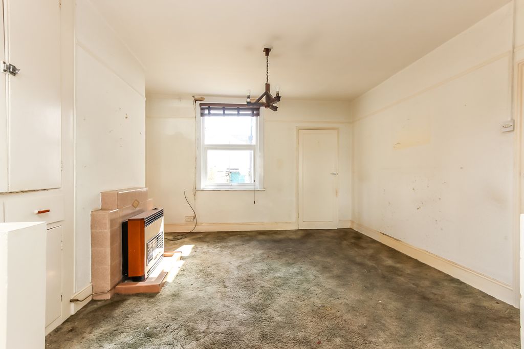 Property photo 3 of 9 Dining Room