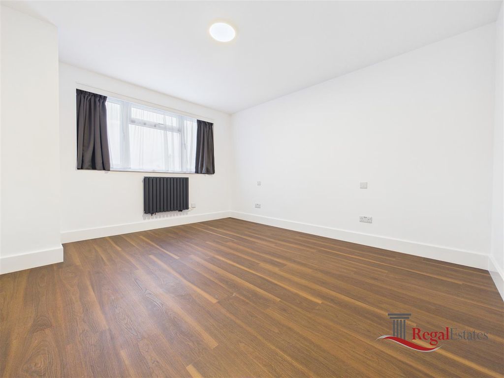 Property photo 3 of 11 Cam02489G0-Pr0258-Still001.Jpg