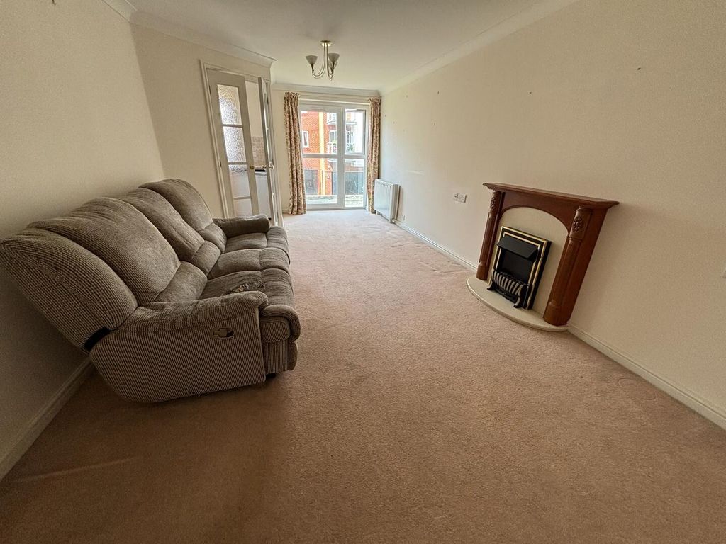Property photo 3 of 9 Living Room