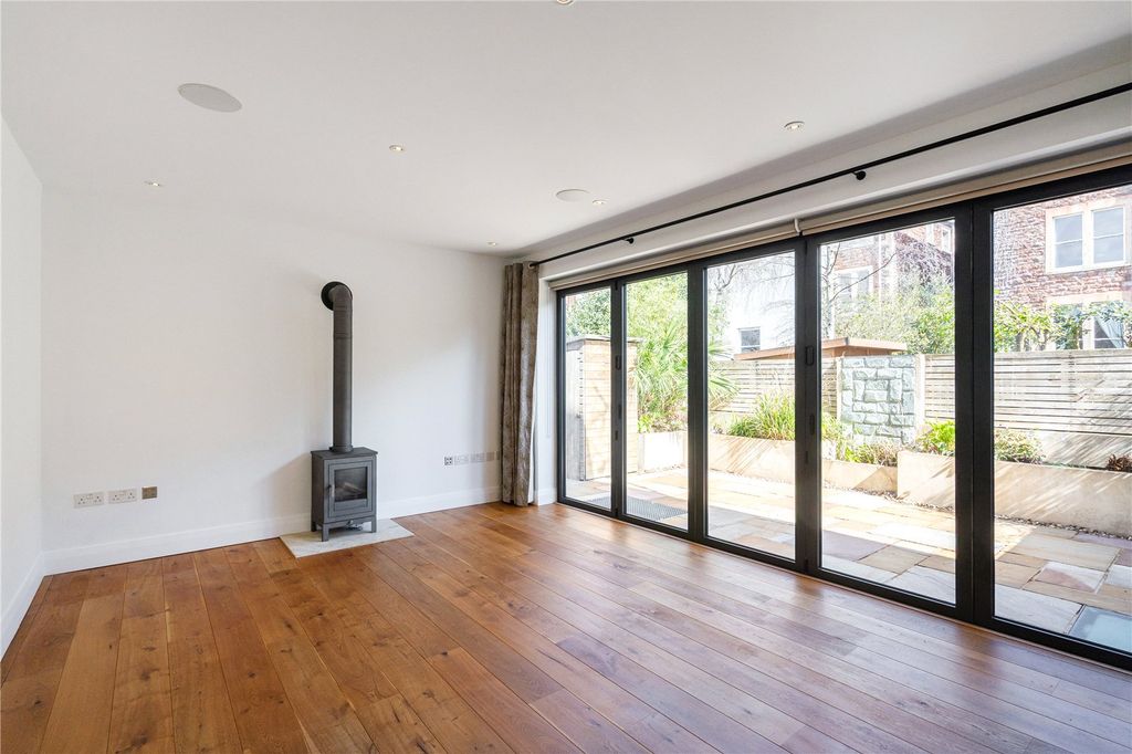 Property photo 3 of 16 Sitting Room