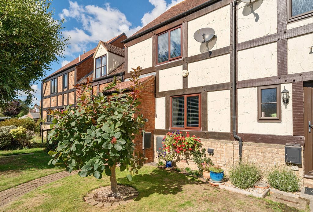 Property photo 1 of 10 1356129-3-68d17B3...