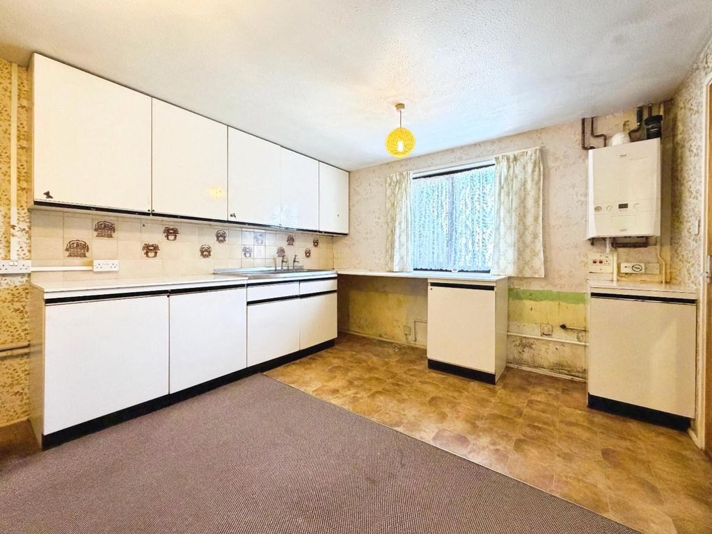 Property photo 3 of 22 Kitchen/Diner