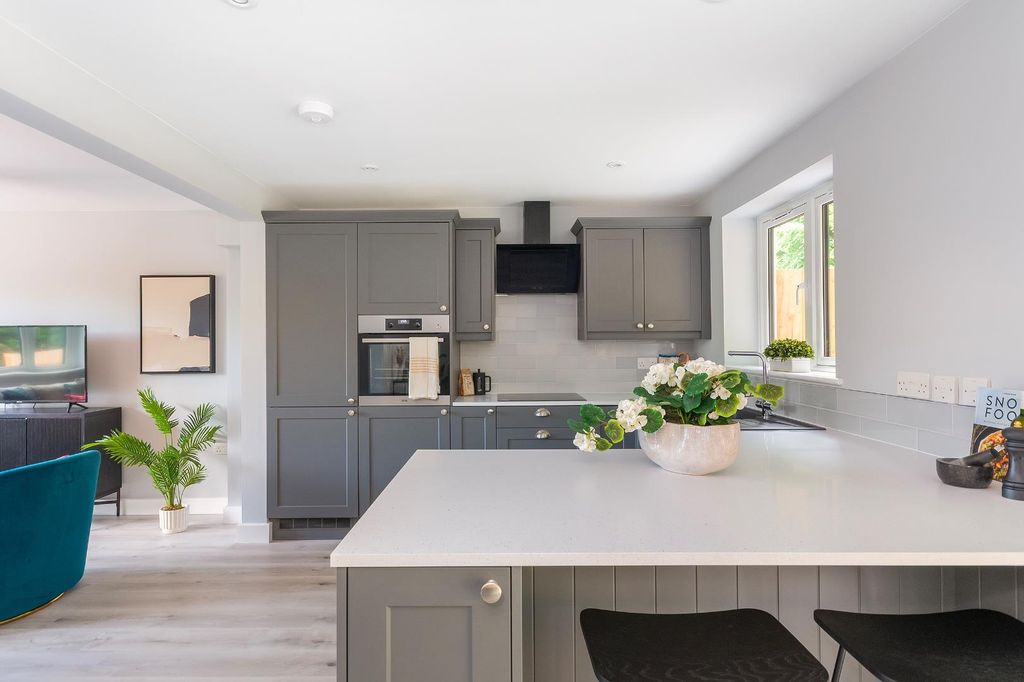 Property photo 3 of 24 1B9Chy - Kitchen Diner A.Jpg