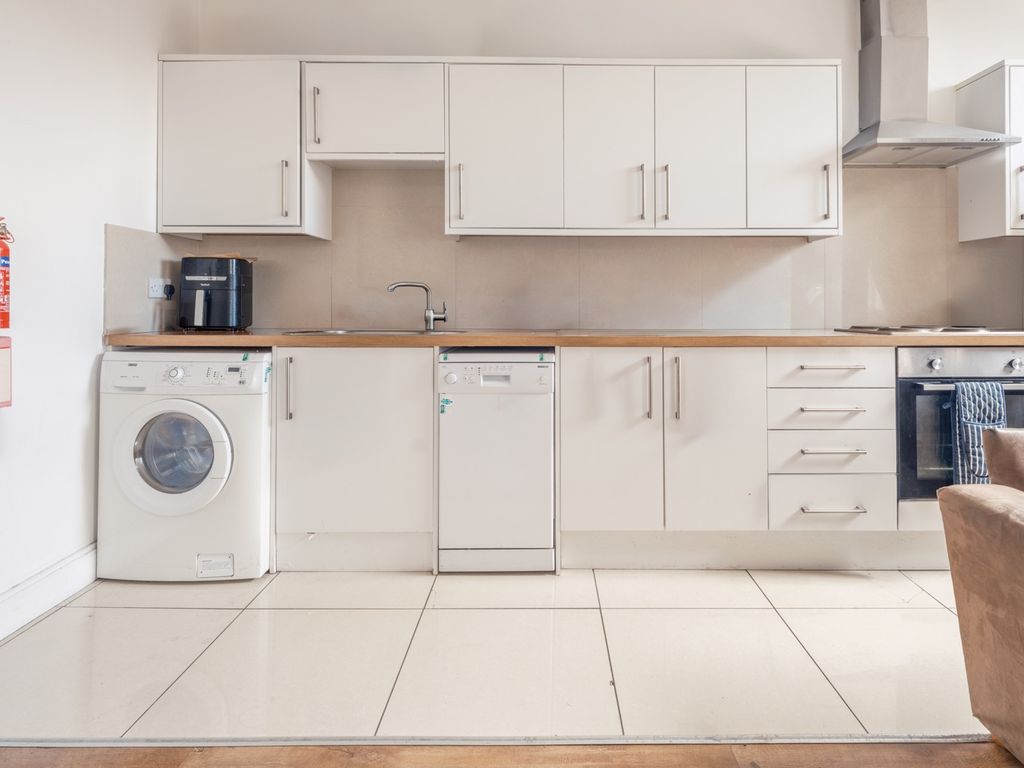 Property photo 2 of 8 3707782