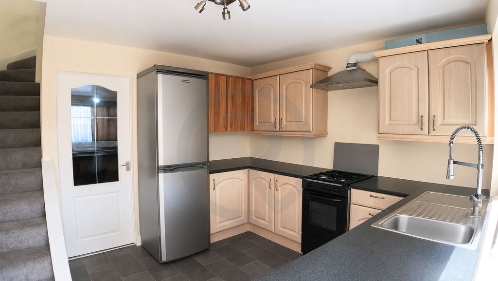 Property photo 3 of 7 Kitchen