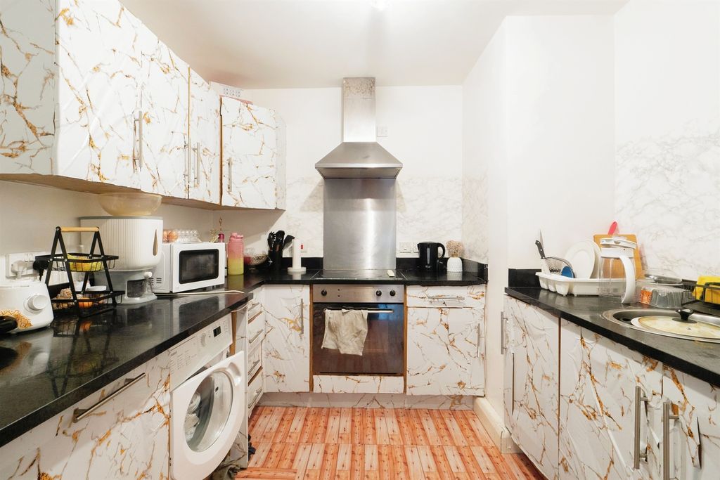 Property photo 2 of 17