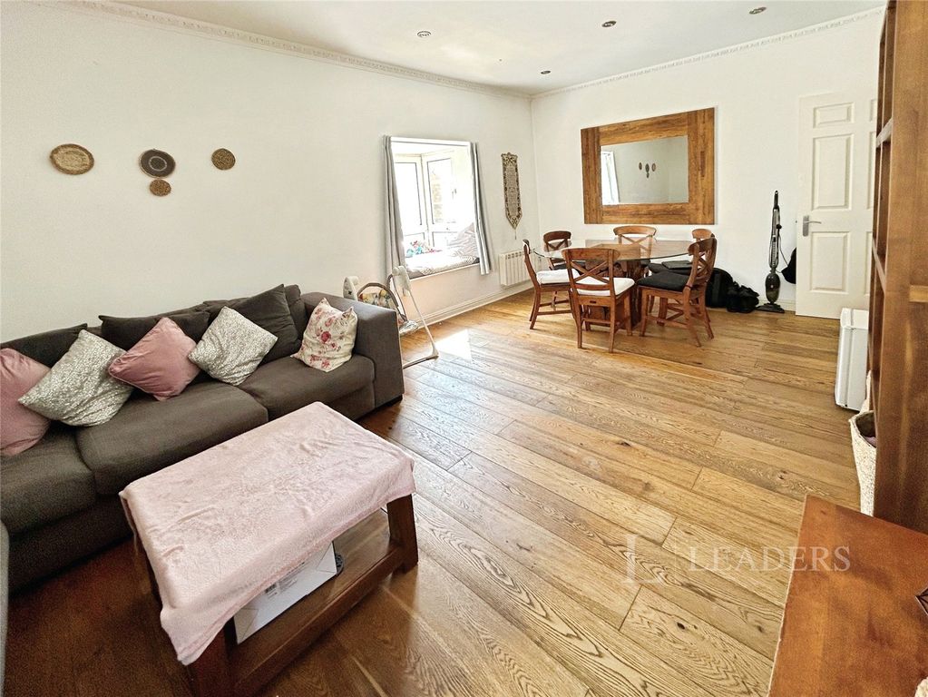 Property photo 2 of 11 Picture No. 08