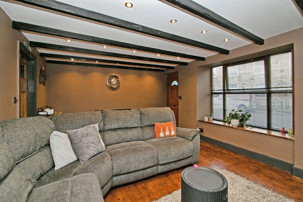 Property photo 2 of 12 Lounge