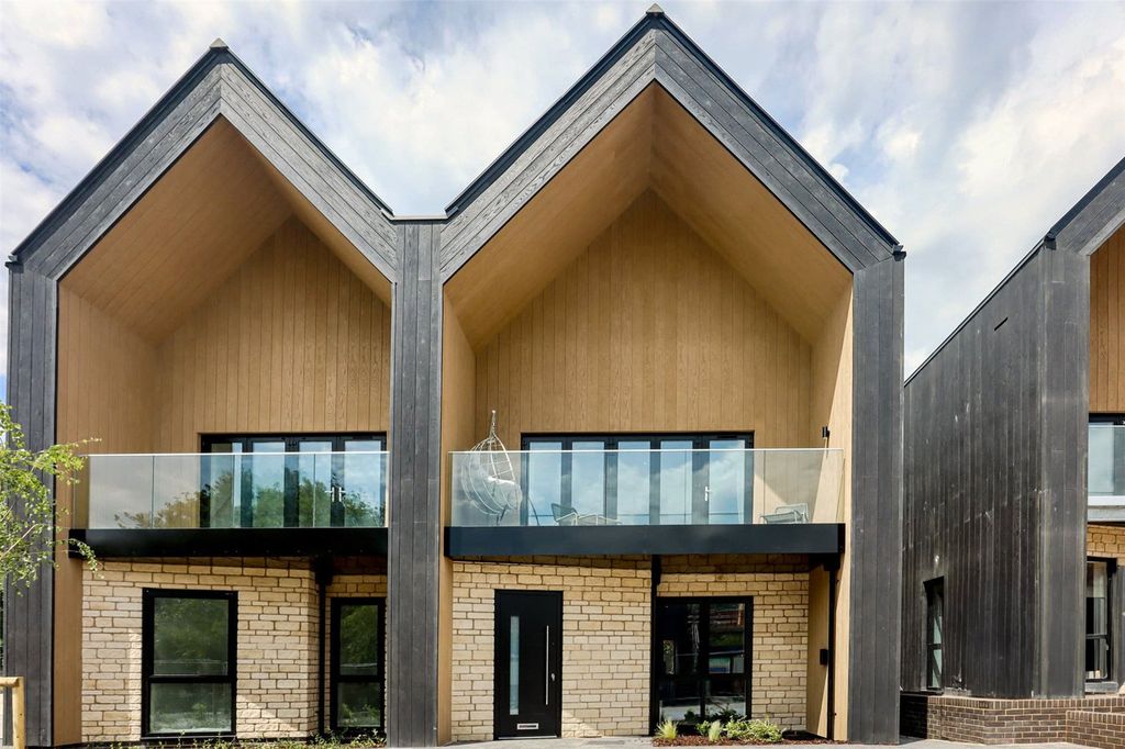Property photo 1 of 19 House 2 - Show Home