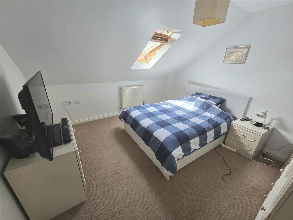 Property photo 2 of 7 Bedroom 1
