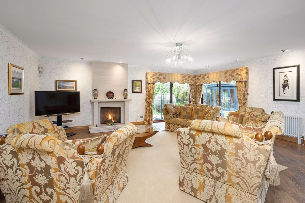 Property photo 2 of 31