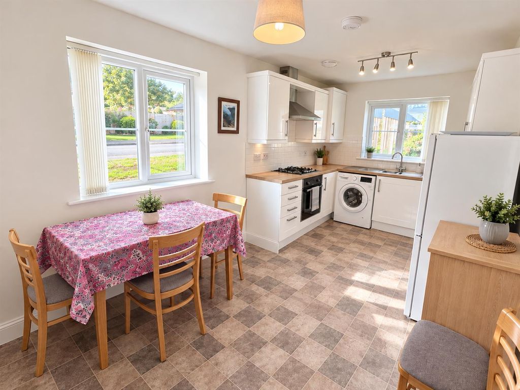 Property photo 2 of 14 Kitchen .Png