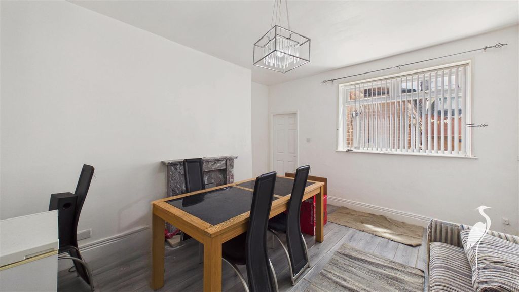 Property photo 3 of 10 Dining Room